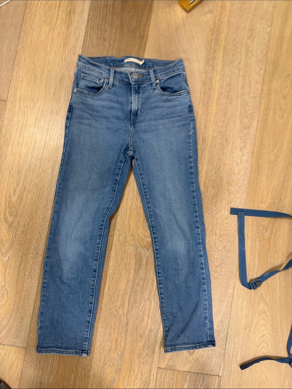 Levi's 724 Women's High Rise Straight Crop Jeans
